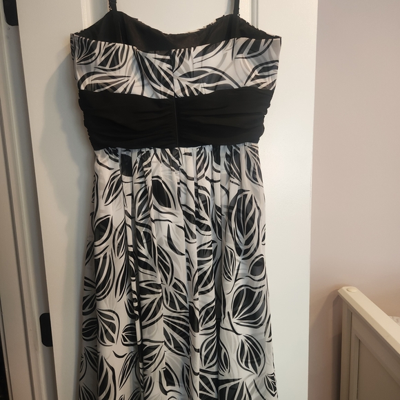 WHBM Knee Length Strapless dress with removeable adjustable straps Size 14  EUC - Picture 6 of 9